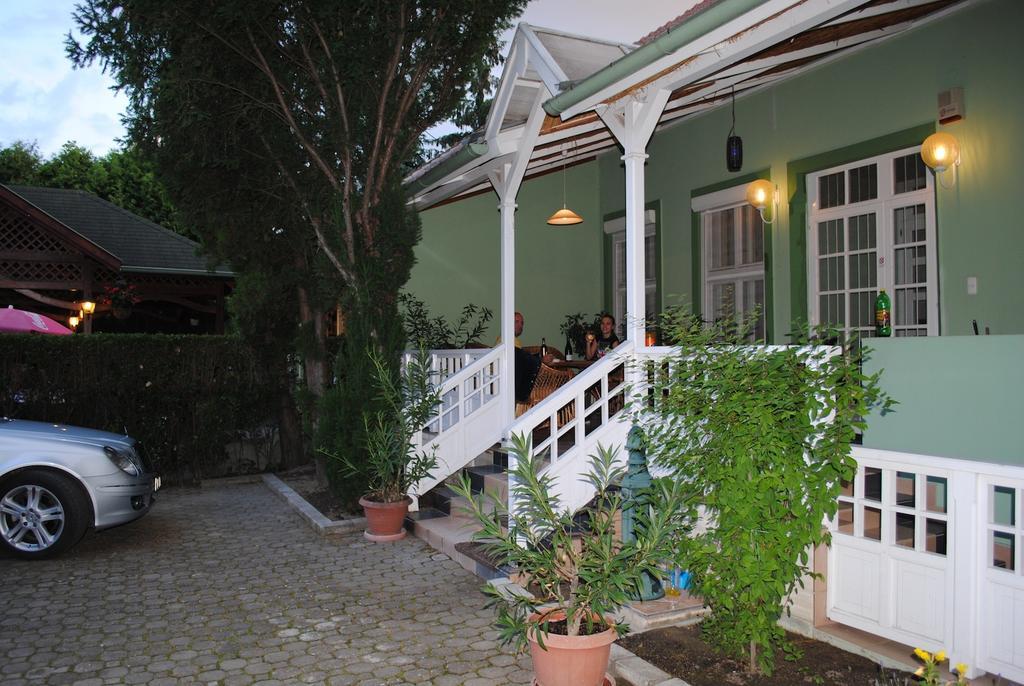 Family Apartman Дьюла Экстерьер фото